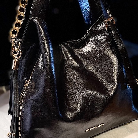 Michael Kors Bucket Bag Gold Chained “Devon” - Picture 2 of 16